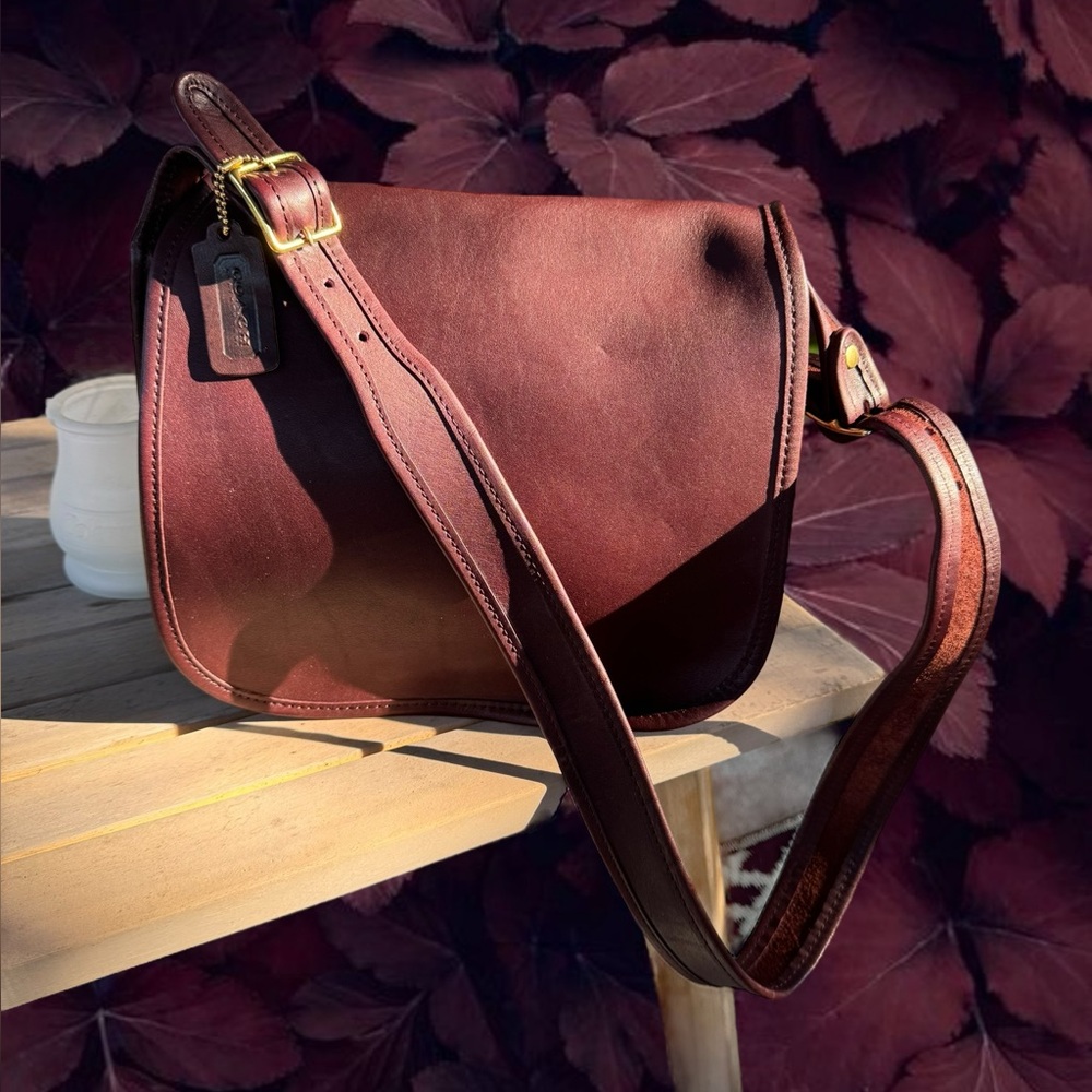 Vintage Coach PRISTINE NYC 70s 80s Bordeaux Cowhide Leather Classic Shoulder Bag